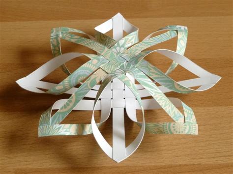 How to Make a Star Christmas Tree Ornament - Step by Step Homemade Paper Crafts