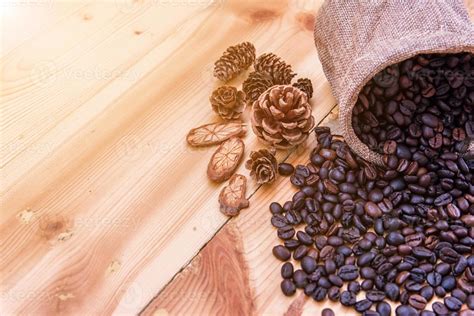 Fresh coffee beans. 11520867 Stock Photo at Vecteezy