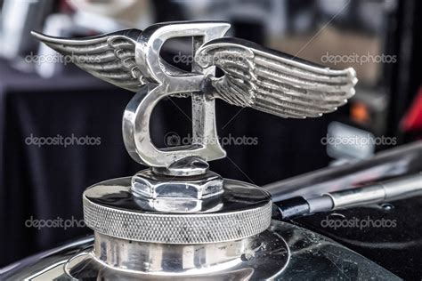 Old bentley emblem | Close-up old Bentley badge – Stock Editorial Photo ...