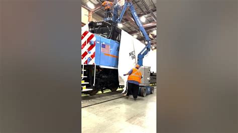 Metra reveals Locomotive 500 SD70MACH - YouTube