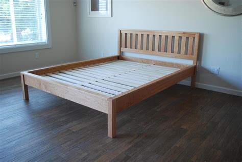 Simple Bed Frame with Slatted Headboard Platform Bed with