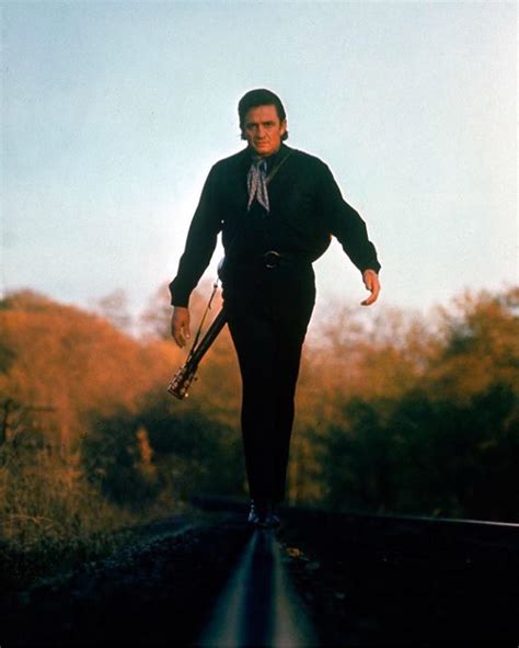 Johnny Cash walking the line, 1969 : OldSchoolCool