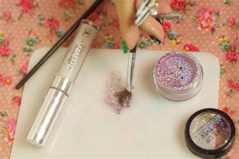 Ombre Glitter Lip Gloss Tutorial DIY Projects Craft Ideas & How To’s ...