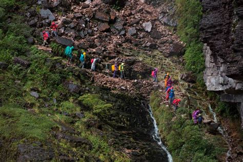 Six-day hike draws tourists to Venezuela's 'Lost World' - Mount Roraima ...