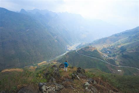 Motorbiking the Ma Pi Leng Pass (Dong Van to Meo Vac) – The Lost Passport