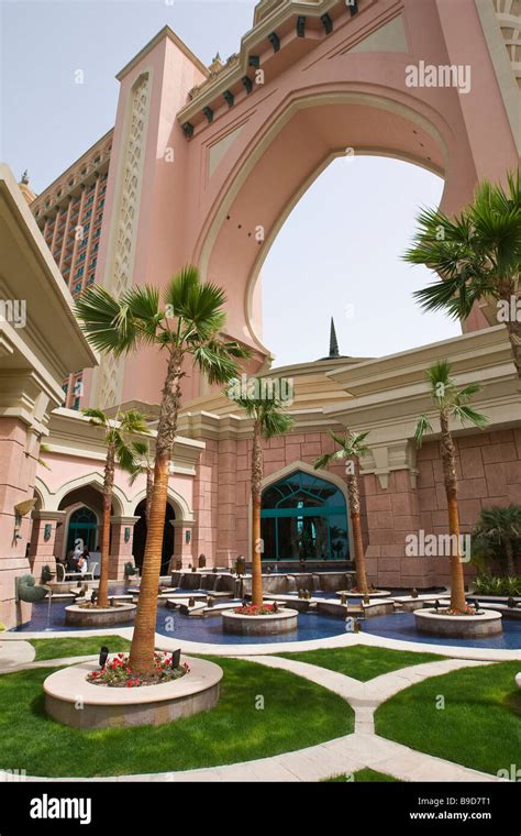 Atlantis Hotel, Palm Jumeirah, Dubai UAE Stock Photo - Alamy