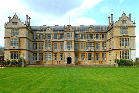 Montacute House (Somerset) is an Elizabethan Mansion built in 1598 by Edward Phelips (The ...