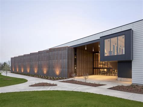 Discovery High School / DLR Group | ArchDaily