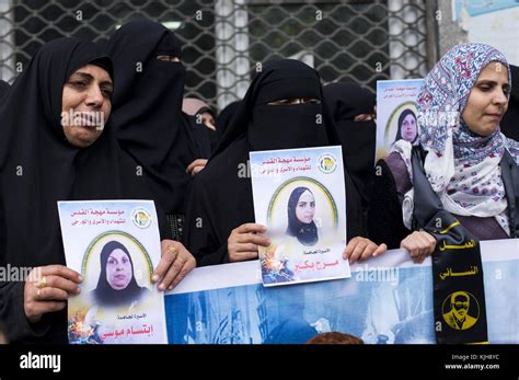 Gaza City, The Gaza Strip, Palestine. 25th Nov, 2017. Palestinian women ...