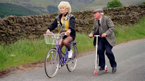 Jean Fergusson: Last of the Summer Wine actress dies - BBC News