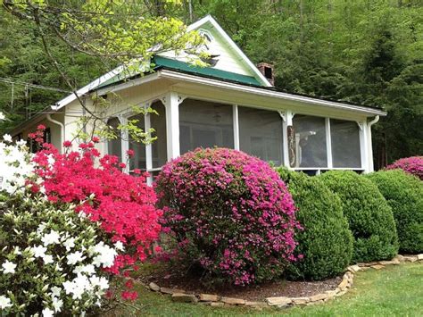 VRBO.com #412695 - Riverbend Cottage. Charming Riverfront Retreat ...