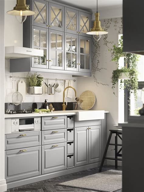 A sleek traditional-style kitchen with BODBYN cabinet - IKEA | IKEA Singapore