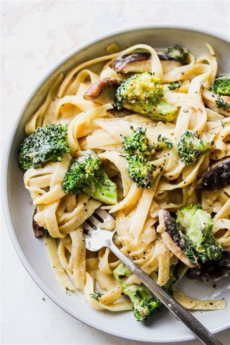 Broccoli and Mushroom Fettuccine Alfredo (Vegan-Friendly) | Recipe | Pasta dishes, Healthy pasta ...