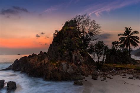 Liburan ke Lampung, dari Pantai Marina Mistis Hingga Gigi Hiu yang Eksotis | BukaReview