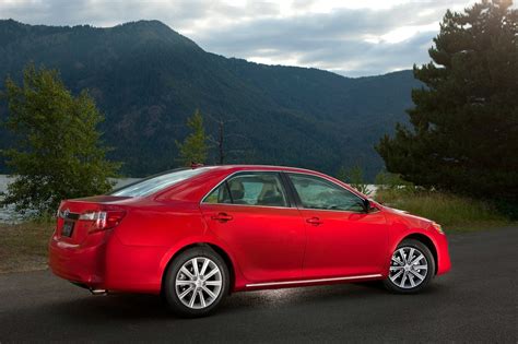 2013 Toyota Camry Reviews and Rating | Motor Trend