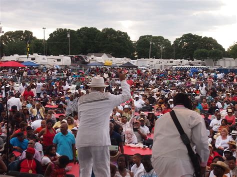 The “8th Annual Soul Food Music Festival” Was On! | 105.3 RnB