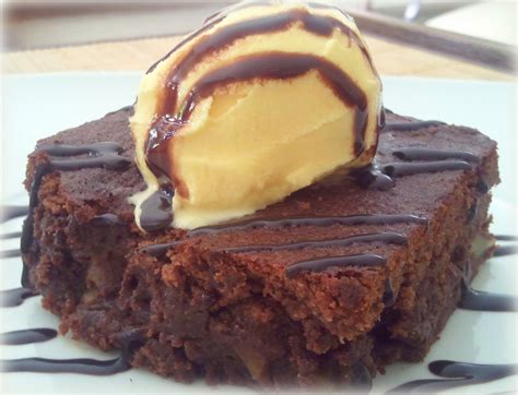 LAS RECETAS DE YASMINA: Brownie de chocolate con helado de vainilla