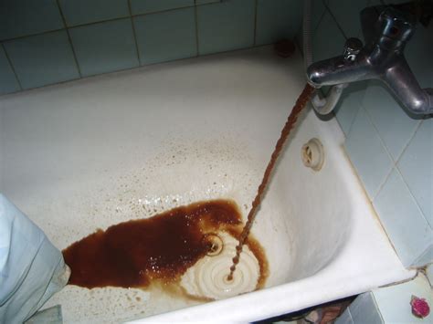 File:Rust from bathtub in Kyiv.jpg - Wikipedia