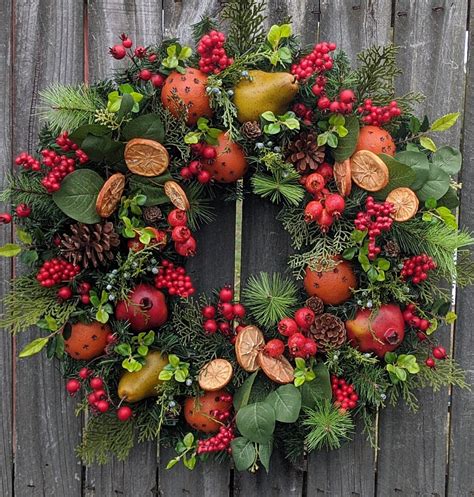 Christmas Wreath - Williamsburg Style Christmas Wreath with Fruit and ...