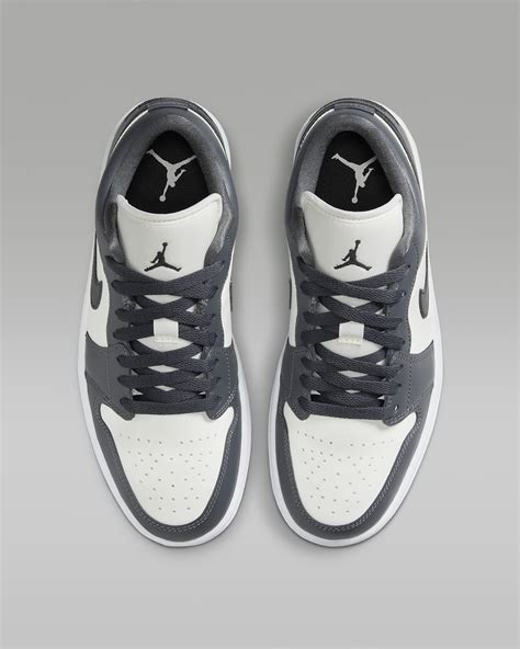 Air Jordan 1 Low Women's Shoes. Nike DK