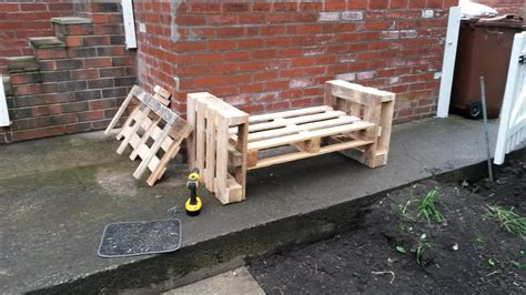 DIY Pallet Sofa : 4 Steps (with Pictures) - Instructables