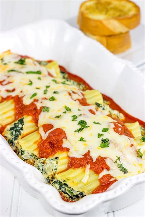 Baked Manicotti with Spinach | Baked pasta = tasty comfort food!