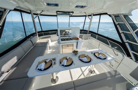 Aquila 42 Boat Review - Power & Motoryacht