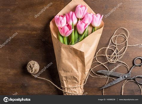 Bouquet de tulipes roses image libre de droit par AndrewBedrov © #140988236