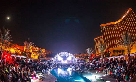 Best Nighttime Pool Party - Eclipse at Daylight at Mandalay Bay | Best of the City - Nightlife ...