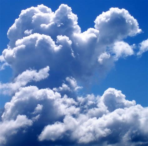 File:Cumulus clouds Montenegro.jpg - Wikimedia Commons