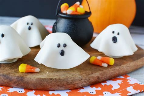 Halloween Ghost Cake Pops Recipe - The Rebel Chick