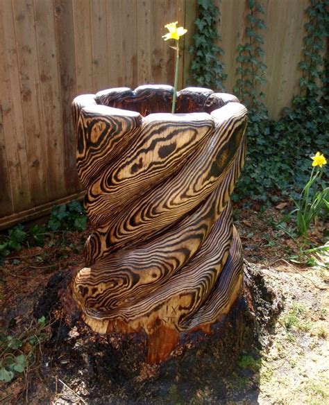 Carved stump | Carved tree stump, Tree carving, Tree stump