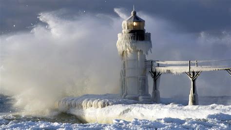 Winter Storm St. Joseph Lighthouse Michigan HD wallpaper