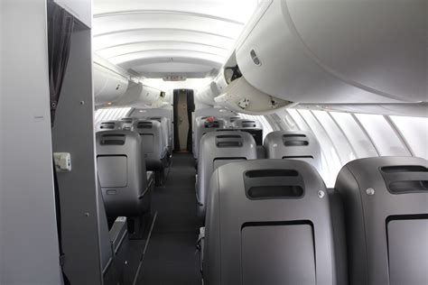 Review: Qantas 747-400 Business Class from Hong Kong to Sydney - Live ...