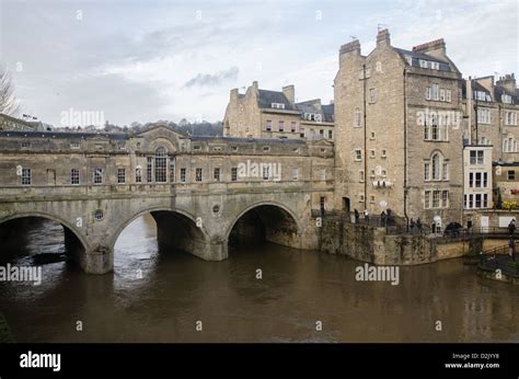 Pulteney Bridge and the River Avon in Bath, Somerset Stock Photo - Alamy