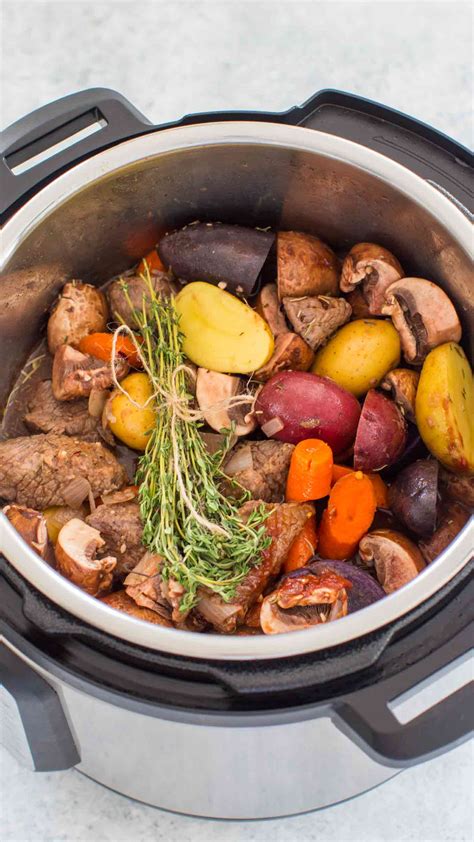 Instant Pot Beef Bourguignon [VIDEO] - Sweet and Savory Meals