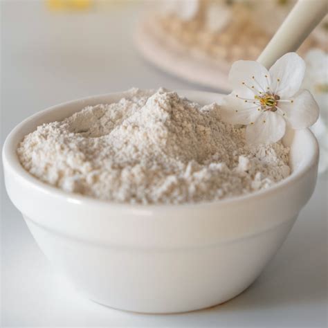 Kaolin Clay Benefits for Skin: How to Use, Where to Buy + DIY Recipes ...