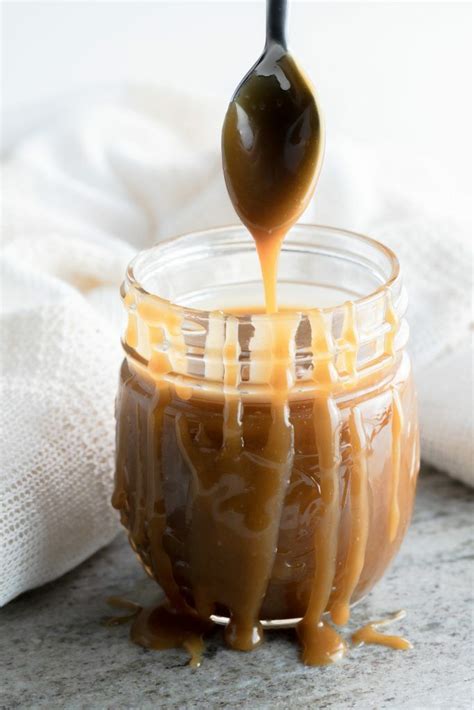 Butterscotch & Caramel Sauce Recipes {Roundup}