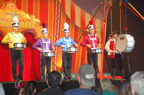 Long Island Mom x 2: The Wiggles Wiggly Circus Live! Review...