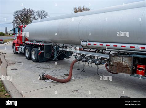 Filling tanker with gas hi-res stock photography and images - Alamy