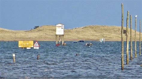 Holy Island causeway: Crossing signs 'vandalised' ahead of rescue - BBC ...