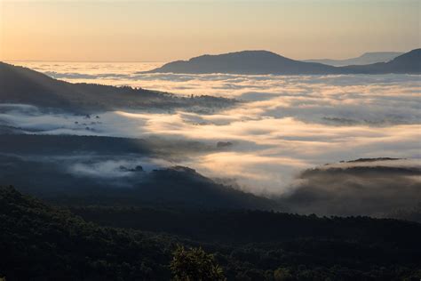 Sunrise at the Arkansas Grand Canyon [2000x1334] [OC] : r/EarthPorn