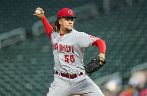 This Yankees-Reds trade package could bring Luis Castillo to New York