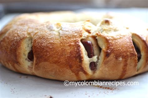 Roscón de Bocadillo o Guayaba (Guava Paste Stuffed Bread) | My Colombian Recipes