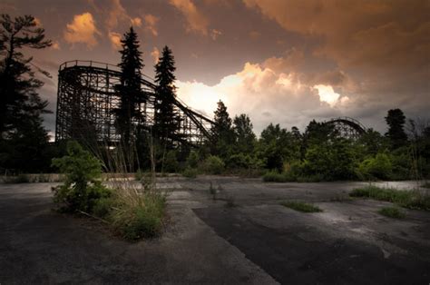 Here Are 19 Pictures Of The World's Most Hauntingly Beautiful Abandoned Theme Parks