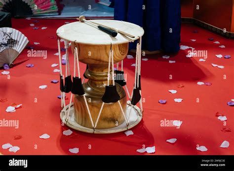 Traditional Korean drum the Janggu or changgu Stock Photo - Alamy