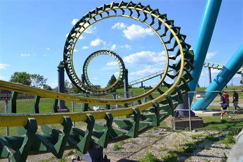 Sledgehammer Canada's Wonderland Rides / Riders left dangling in mid ...