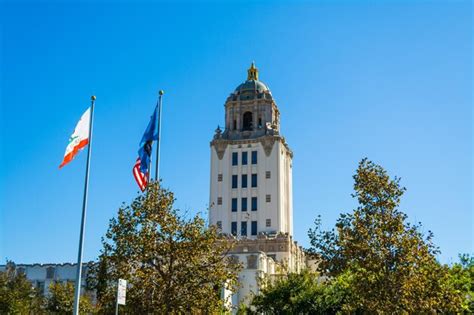 Premium Photo | Beverly hills city hall on a clear day