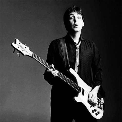 Paul McCartney with Rickenbacker 4001 Lefty | Paul mccartney, Beatles photos, The beatles