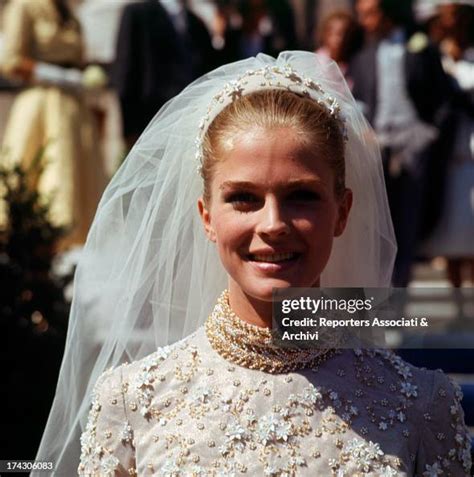 The beautiful American actress Candice Bergen poses looking at the... News Photo - Getty Images